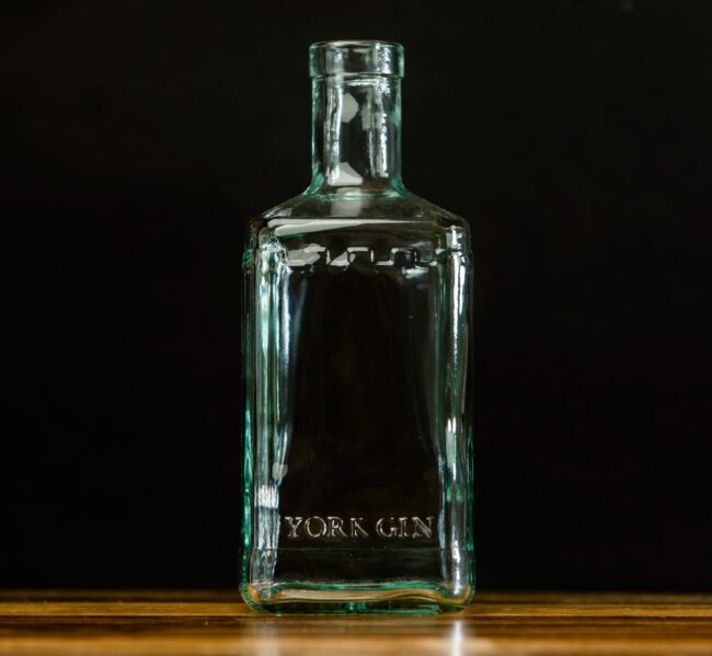 York Gin Bottle in 100% recycled glass bottle, Vista by Verallia
